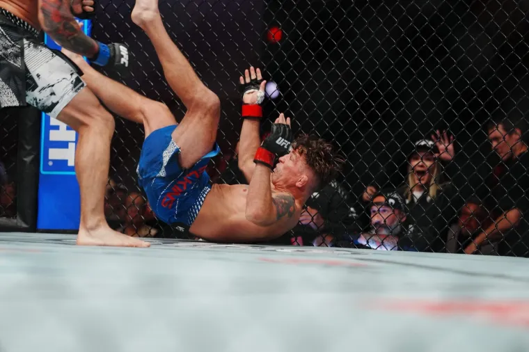 UFC legenda te&scaron;ko nokautirana za samo 35 sekundi: Bio mu je to posljedni meč u karijeri