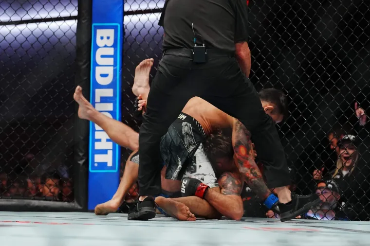 UFC legenda te&scaron;ko nokautirana za samo 35 sekundi: Bio mu je to posljedni meč u karijeri