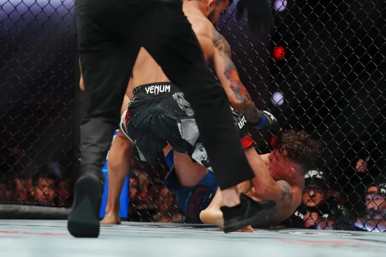 UFC legenda te&scaron;ko nokautirana za samo 35 sekundi: Bio mu je to posljedni meč u karijeri