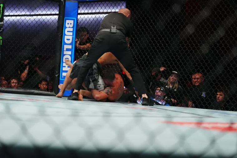 UFC legenda te&scaron;ko nokautirana za samo 35 sekundi: Bio mu je to posljedni meč u karijeri