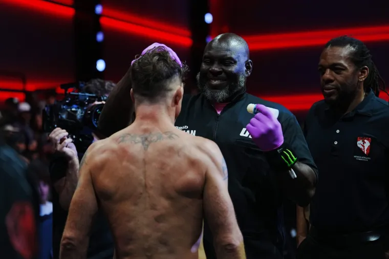 UFC legenda te&scaron;ko nokautirana za samo 35 sekundi: Bio mu je to posljedni meč u karijeri