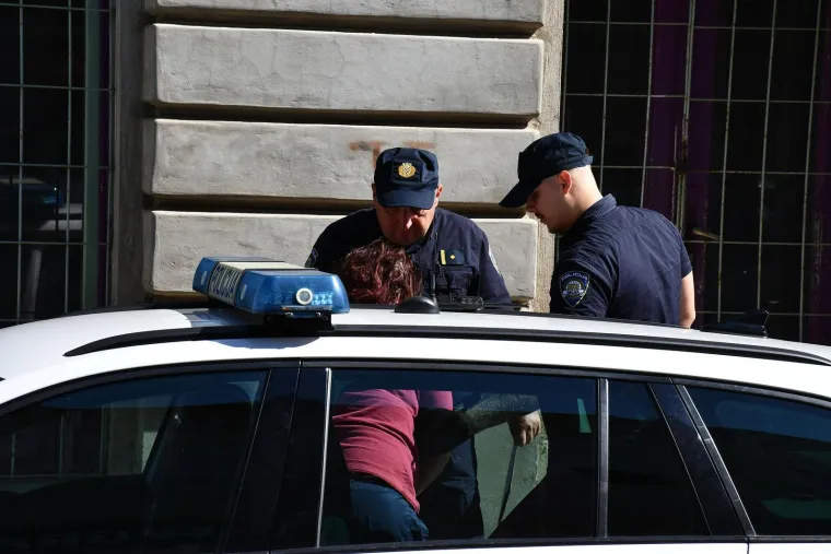 Privedena u Slavonskom Brodu: Ovo je žena (36) koju sumnjiče za te&scaron;ko ubojstvo partnera (71)
