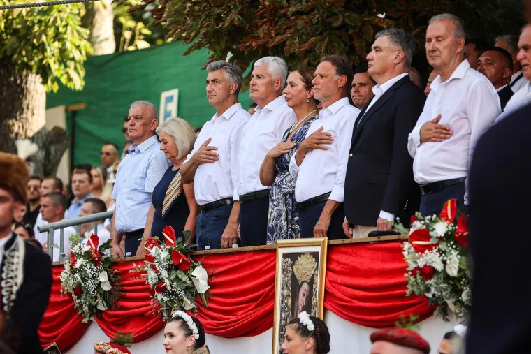 Sinjska alka okupila politički vrh: S kime su to Plenković i Milanović imali neodgodive pozive?