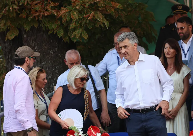 Sinjska alka okupila politički vrh: S kime su to Plenković i Milanović imali neodgodive pozive?