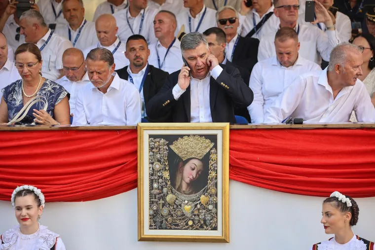 Sinjska alka okupila politički vrh: S kime su to Plenković i Milanović imali neodgodive pozive?