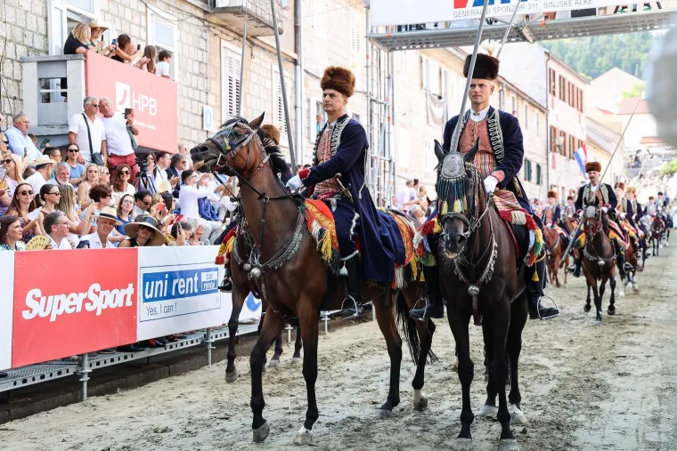 I janjetina je spremna za Alku: Pogledajte slasne i masne prizore iz Sinja