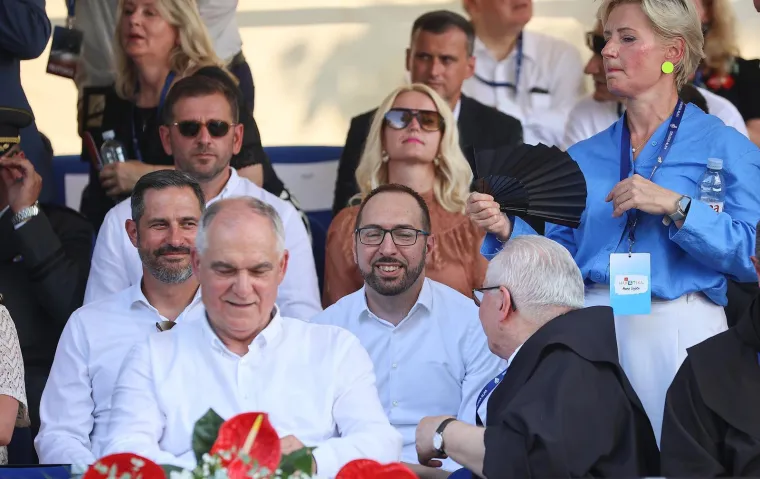 Brojne dame zablistale na Alki, a Sonja Jandroković i Matilda &Scaron;uta posebno odu&scaron;evile