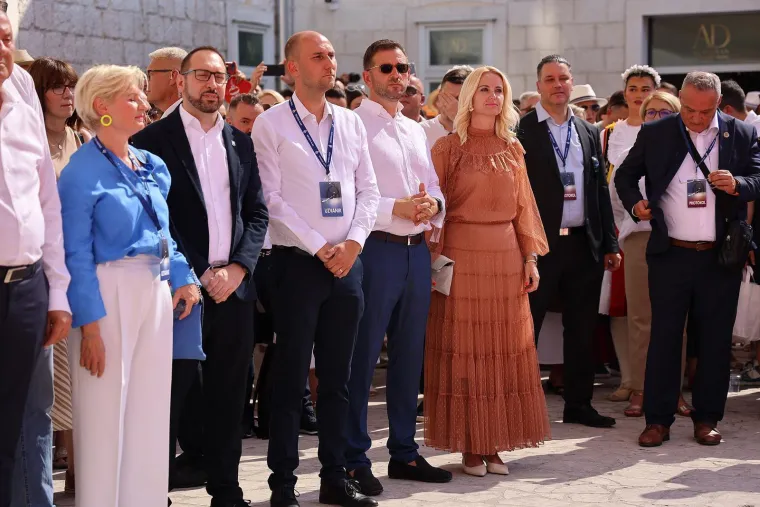 Brojne dame zablistale na Alki, a Sonja Jandroković i Matilda &Scaron;uta posebno odu&scaron;evile