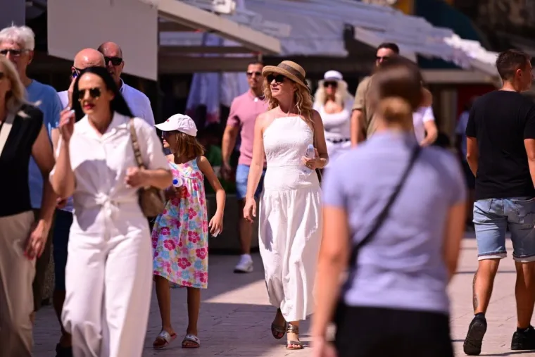 Brojne dame zablistale na Alki, a Sonja Jandroković i Matilda &Scaron;uta posebno odu&scaron;evile