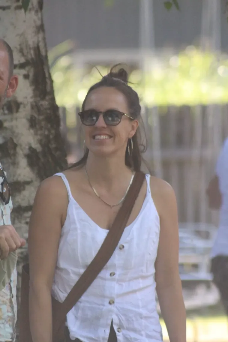 Jedna od onih fotografija koje se gledaju dvaput: Ova brineta te&scaron;ko je mogla proći nezapaženo