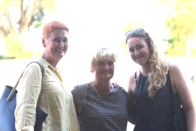 Jedna od onih fotografija koje se gledaju dvaput: Ova brineta te&scaron;ko je mogla proći nezapaženo
