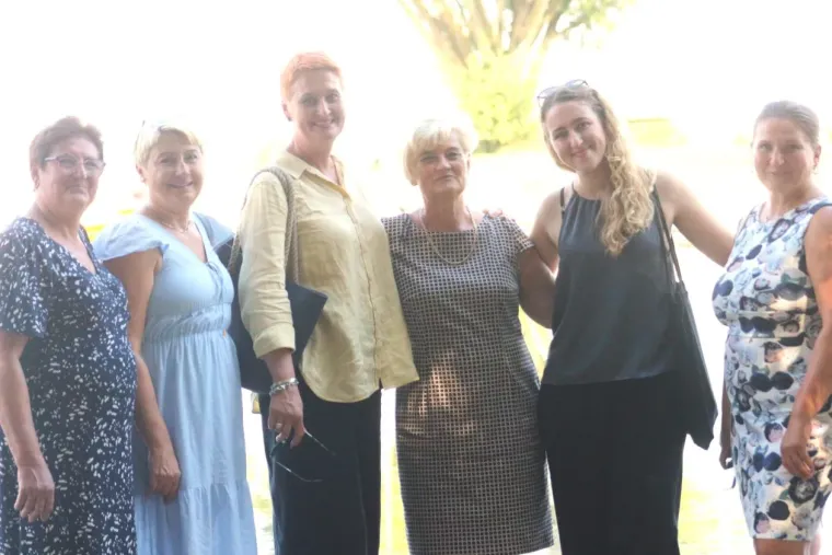 Jedna od onih fotografija koje se gledaju dvaput: Ova brineta te&scaron;ko je mogla proći nezapaženo