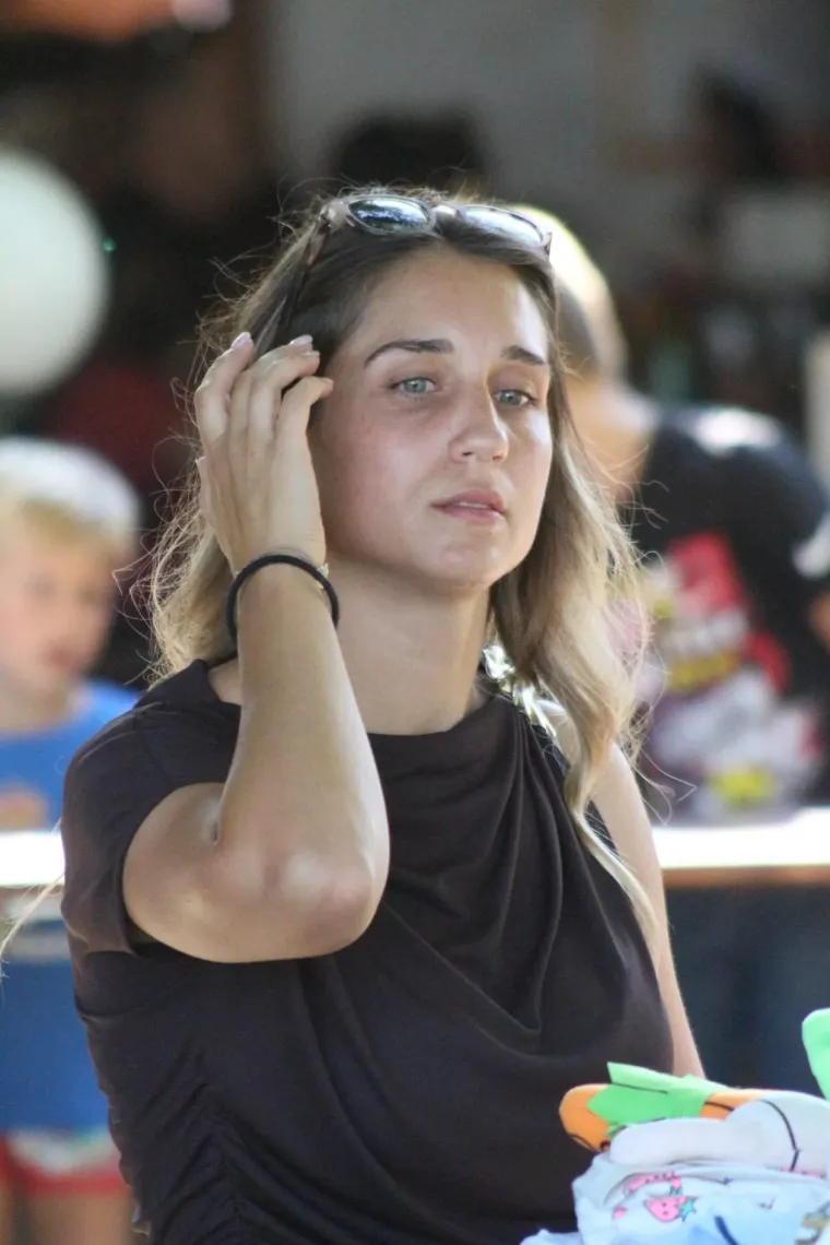 Jedna od onih fotografija koje se gledaju dvaput: Ova brineta te&scaron;ko je mogla proći nezapaženo