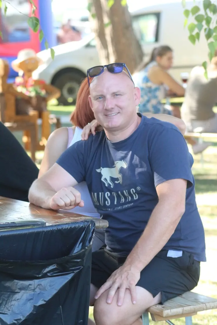 Jedna od onih fotografija koje se gledaju dvaput: Ova brineta te&scaron;ko je mogla proći nezapaženo