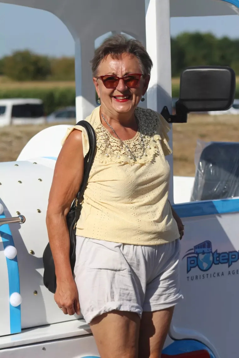 Jedna od onih fotografija koje se gledaju dvaput: Ova brineta te&scaron;ko je mogla proći nezapaženo