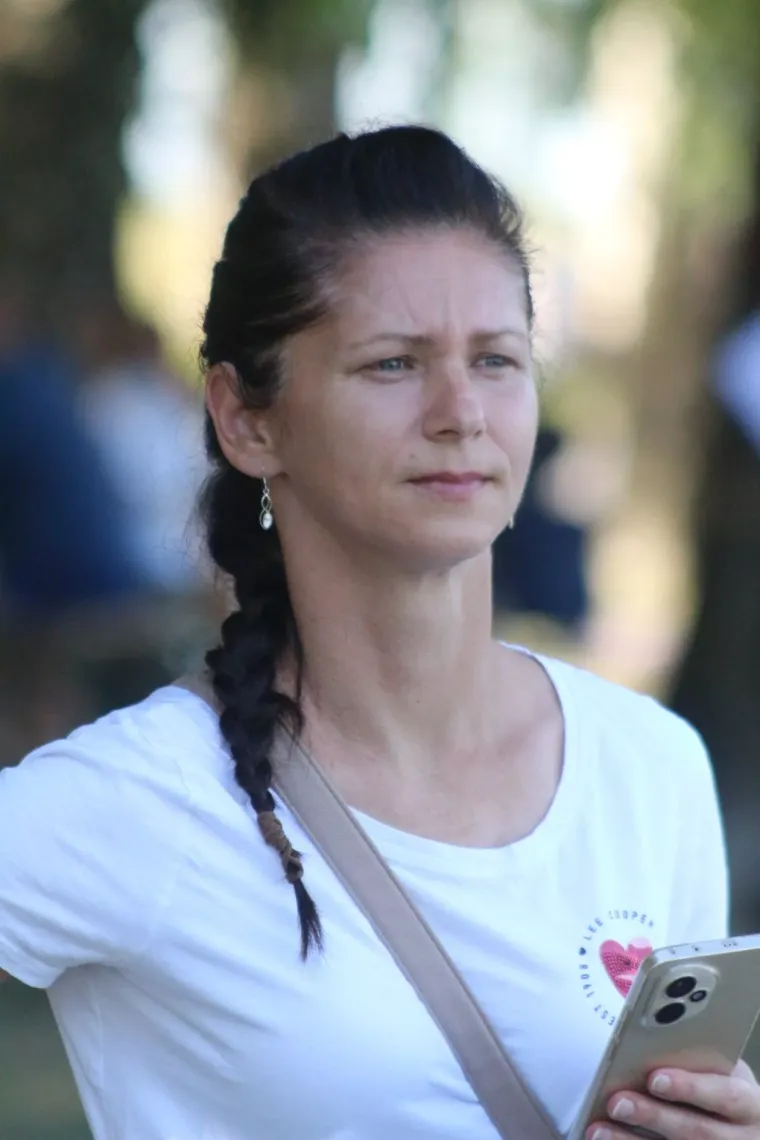 Jedna od onih fotografija koje se gledaju dvaput: Ova brineta te&scaron;ko je mogla proći nezapaženo