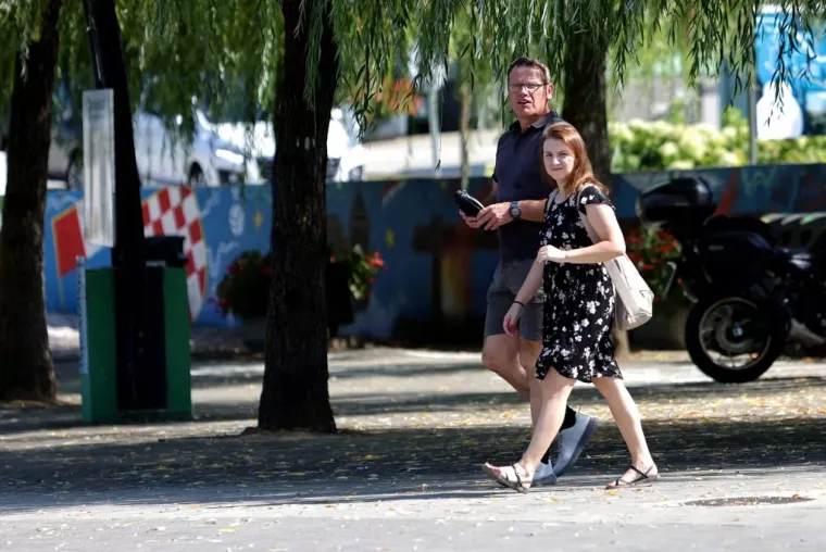Jedna plavu&scaron;a ukrala je svu pažnju uz Muru: S njezinih vitkih nogu te&scaron;ko je skrenuti pogled