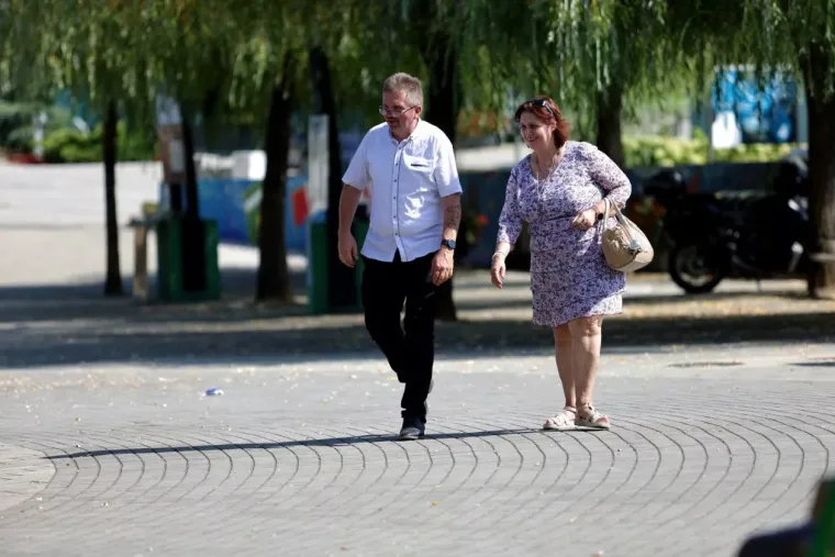 Jedna plavu&scaron;a ukrala je svu pažnju uz Muru: S njezinih vitkih nogu te&scaron;ko je skrenuti pogled
