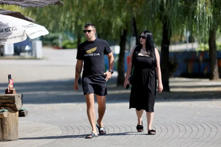 Jedna plavu&scaron;a ukrala je svu pažnju uz Muru: S njezinih vitkih nogu te&scaron;ko je skrenuti pogled