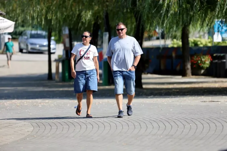 Jedna plavu&scaron;a ukrala je svu pažnju uz Muru: S njezinih vitkih nogu te&scaron;ko je skrenuti pogled