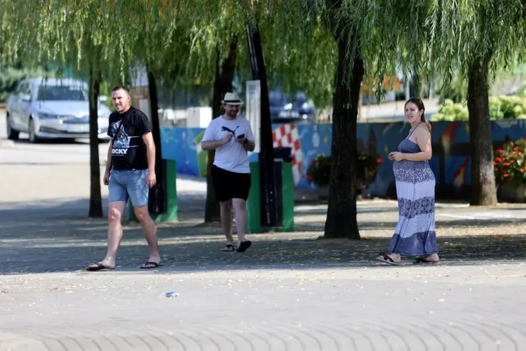 Jedna plavu&scaron;a ukrala je svu pažnju uz Muru: S njezinih vitkih nogu te&scaron;ko je skrenuti pogled