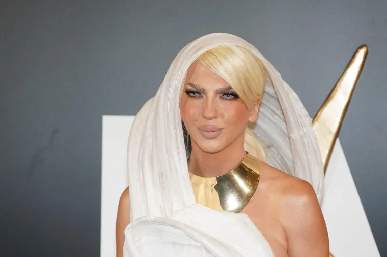 Bez trunke Photoshopa: Ovako kontroverzna Jelena Karleu&scaron;a izgleda bez filtera na licu