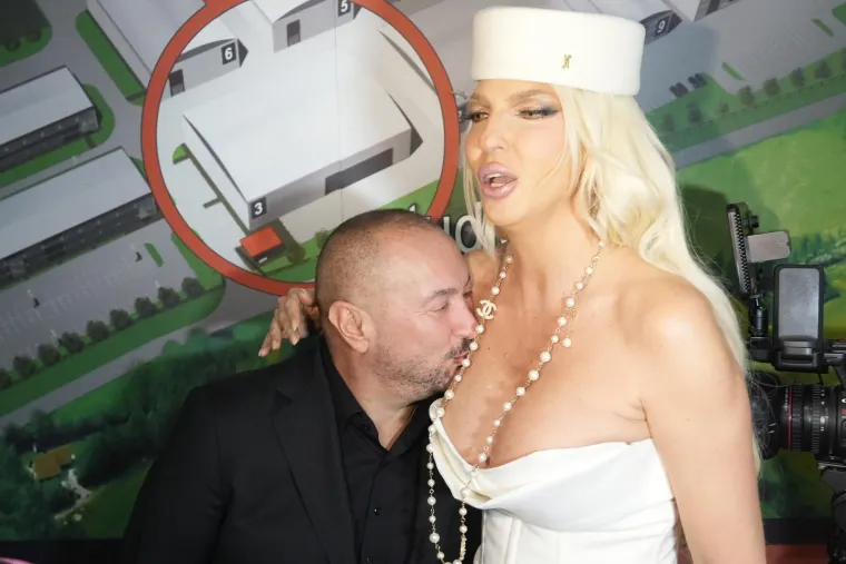 Bez trunke Photoshopa: Ovako kontroverzna Jelena Karleu&scaron;a izgleda bez filtera na licu