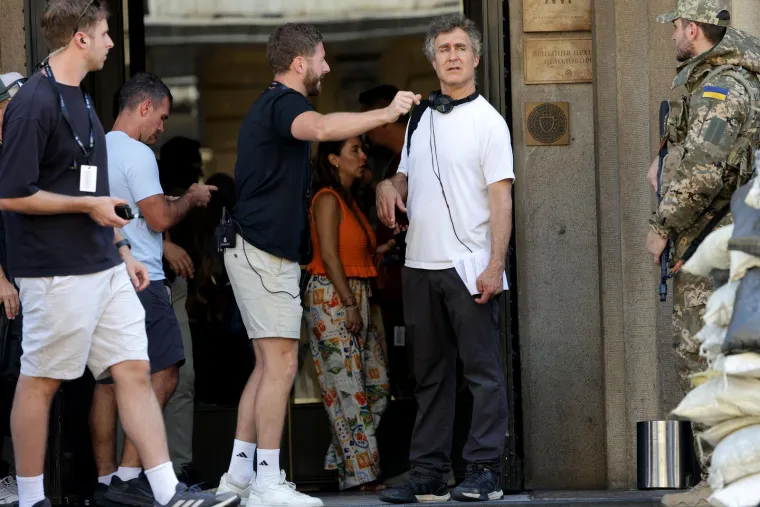 Ukrajinski vojnici s pu&scaron;kama usred Zagreba? Evo &scaron;to se zapravo događa pred poznatim hotelom