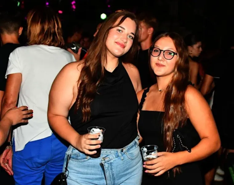 Pogled nisi mogao skinuti s njih: Ove su četiri lijepe Dubrovčanke zablistale na Pilarskoj noći