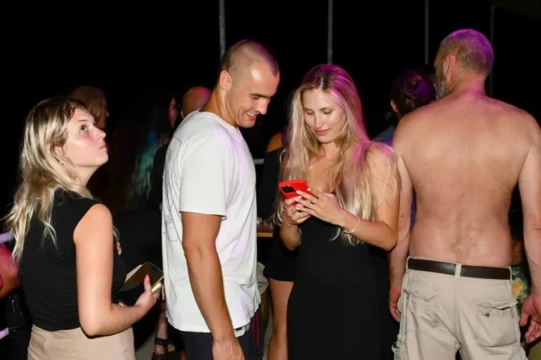Pogled nisi mogao skinuti s njih: Ove su četiri lijepe Dubrovčanke zablistale na Pilarskoj noći