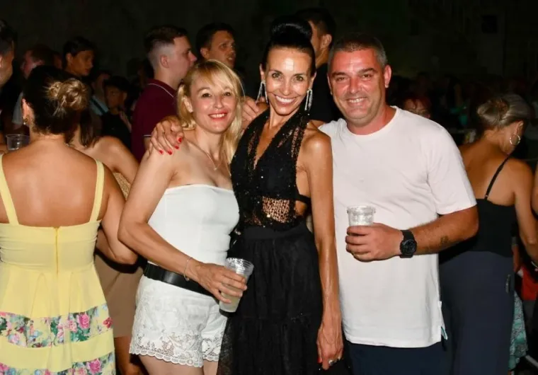 Pogled nisi mogao skinuti s njih: Ove su četiri lijepe Dubrovčanke zablistale na Pilarskoj noći