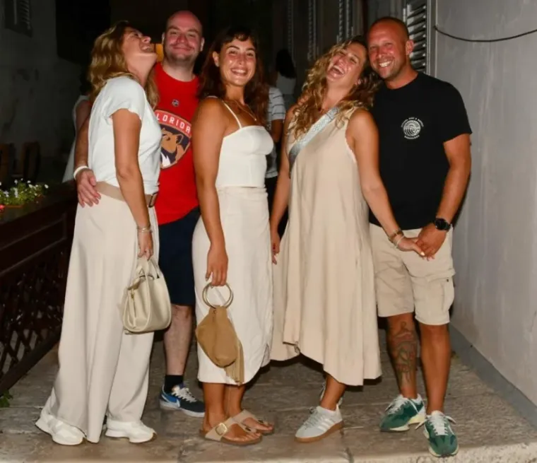 Pogled nisi mogao skinuti s njih: Ove su četiri lijepe Dubrovčanke zablistale na Pilarskoj noći