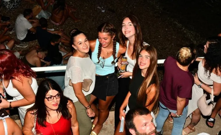 Pogled nisi mogao skinuti s njih: Ove su četiri lijepe Dubrovčanke zablistale na Pilarskoj noći