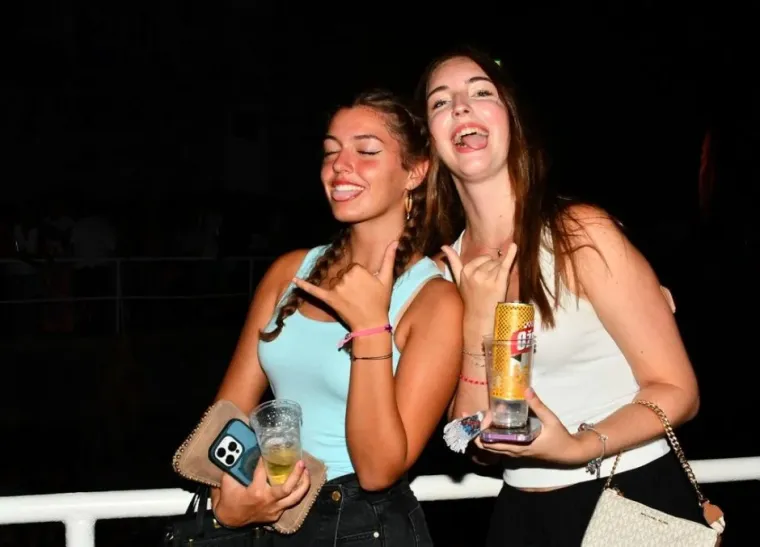 Pogled nisi mogao skinuti s njih: Ove su četiri lijepe Dubrovčanke zablistale na Pilarskoj noći