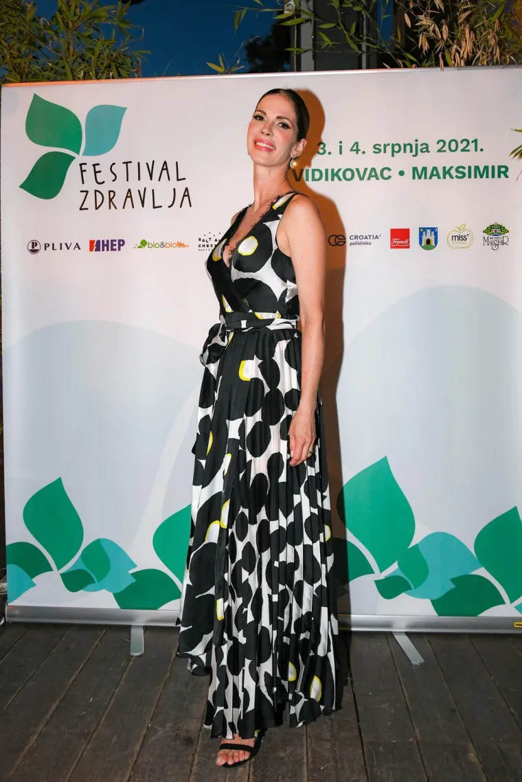 Zavodljiva, elegantna i uvijek sa stilom: Pogledajte najbolja ljetna izdanja Bojane Gregorić