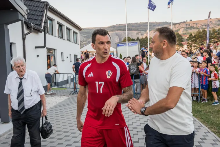 Dalić u Livnu priredio spektakl! Ove legende ne viđamo često: Pogledajte tko je očarao publiku