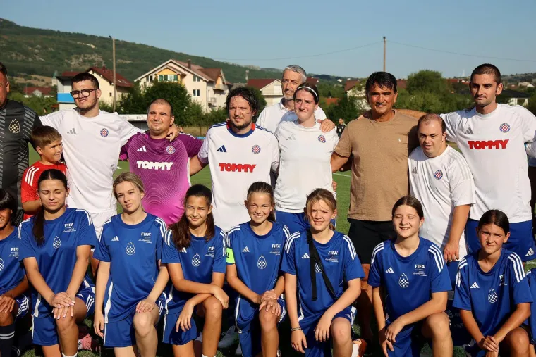 Dalić u Livnu priredio spektakl! Ove legende ne viđamo često: Pogledajte tko je očarao publiku