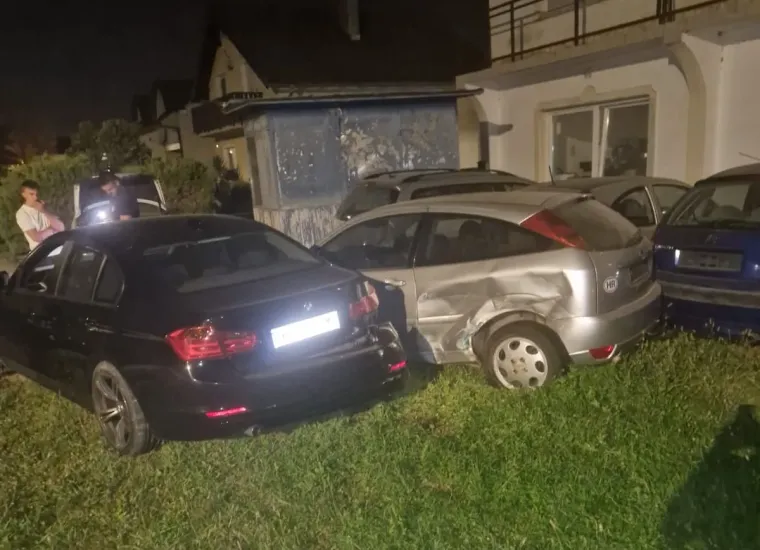 Pravi kr&scaron; i lom kod Karlovca: BMW u noći izletio s ceste pa pokosio automobile u dvori&scaron;tu kuće