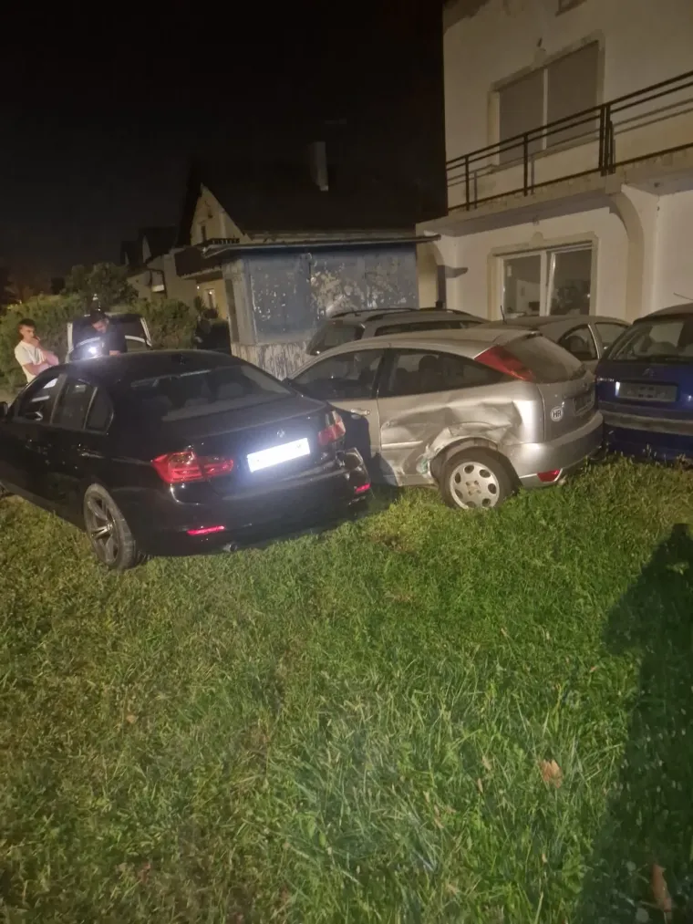 Pravi kr&scaron; i lom kod Karlovca: BMW u noći izletio s ceste pa pokosio automobile u dvori&scaron;tu kuće