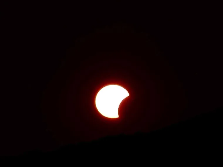 Pomrčina odu&scaron;evila Hrvate: Čitatelji &scaron;alju fotografije neobičnog prizora!