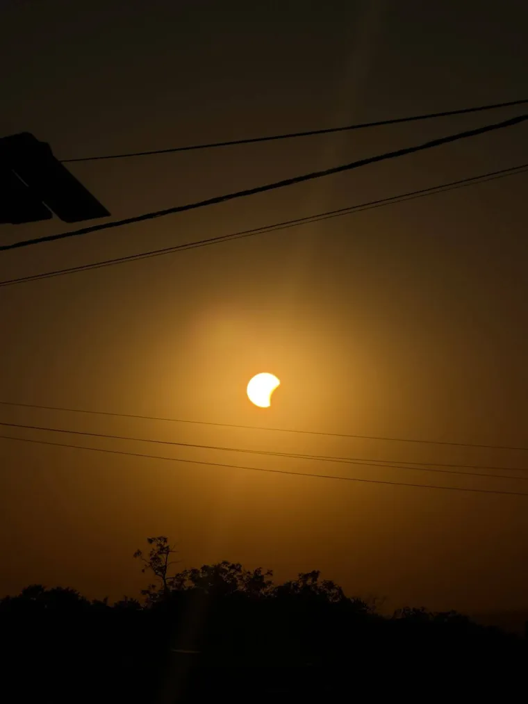 Pomrčina odu&scaron;evila Hrvate: Čitatelji &scaron;alju fotografije neobičnog prizora!