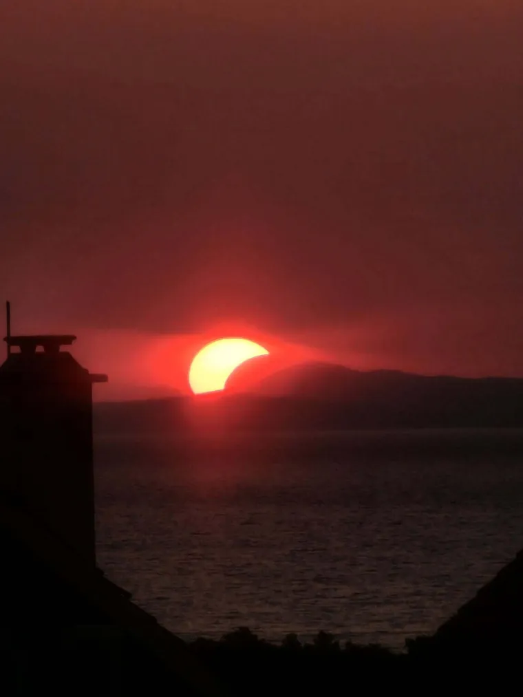 Pomrčina odu&scaron;evila Hrvate: Čitatelji &scaron;alju fotografije neobičnog prizora!