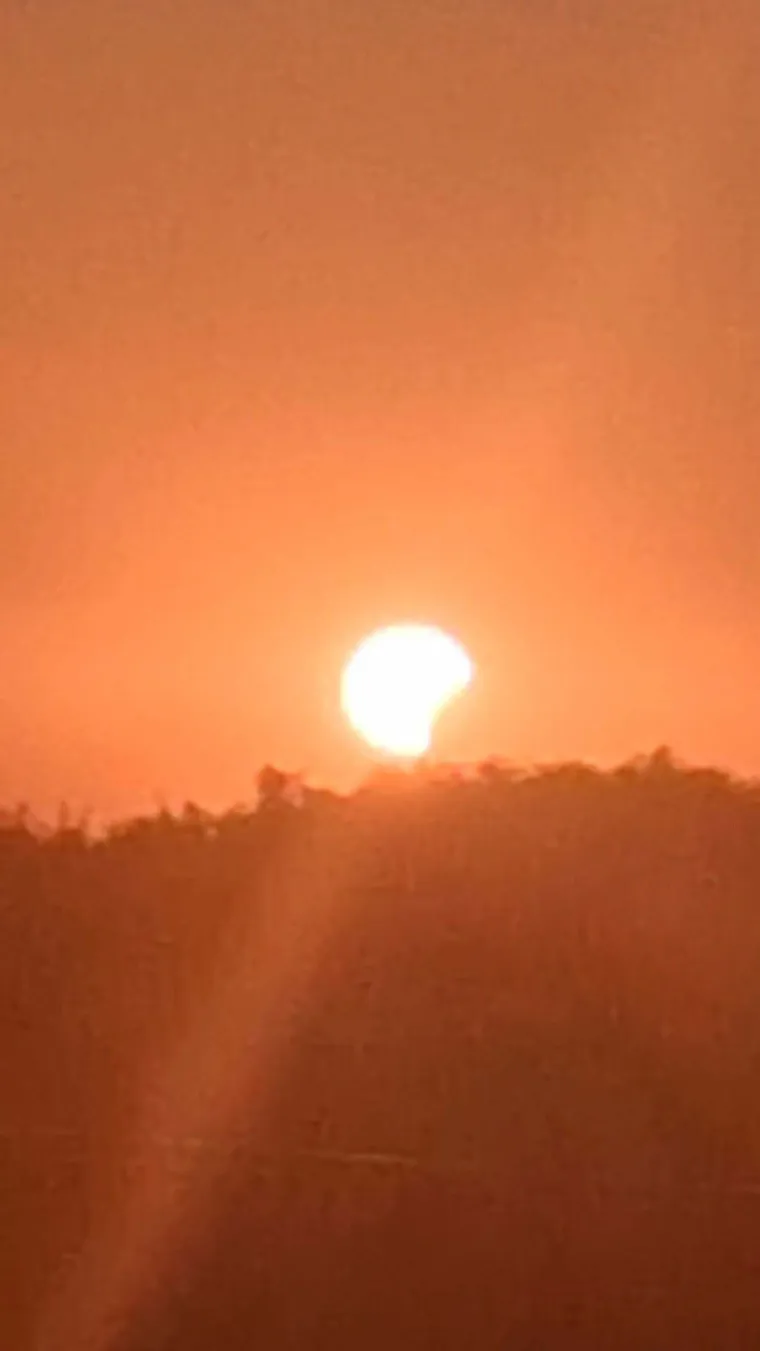 Pomrčina odu&scaron;evila Hrvate: Čitatelji &scaron;alju fotografije neobičnog prizora!