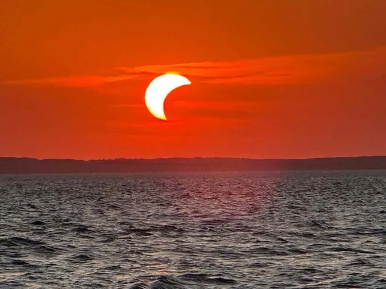 Pomrčina odu&scaron;evila Hrvate: Čitatelji &scaron;alju fotografije neobičnog prizora!