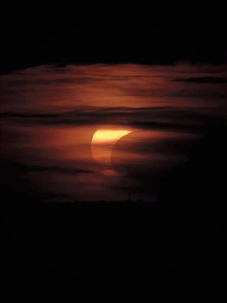 Pomrčina odu&scaron;evila Hrvate: Čitatelji &scaron;alju fotografije neobičnog prizora!