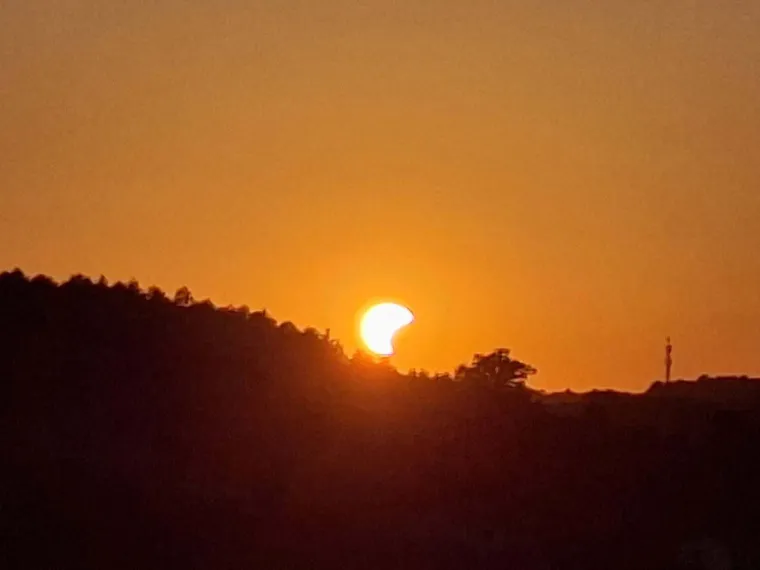 Pomrčina odu&scaron;evila Hrvate: Čitatelji &scaron;alju fotografije neobičnog prizora!