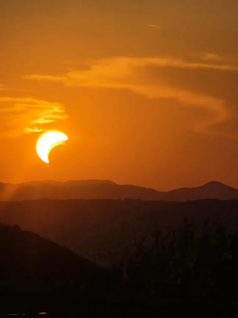 Pomrčina odu&scaron;evila Hrvate: Čitatelji &scaron;alju fotografije neobičnog prizora!