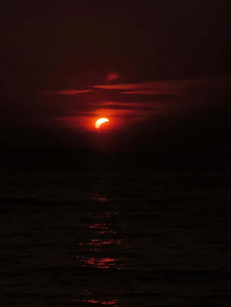 Pomrčina odu&scaron;evila Hrvate: Čitatelji &scaron;alju fotografije neobičnog prizora!