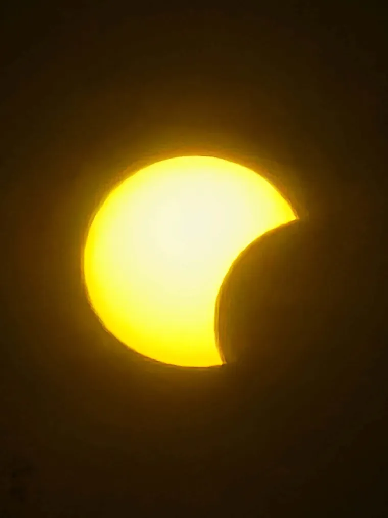 Pomrčina odu&scaron;evila Hrvate: Čitatelji &scaron;alju fotografije neobičnog prizora!