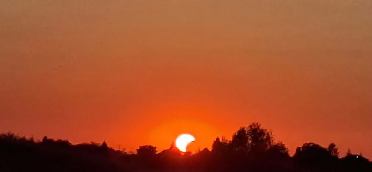 Pomrčina odu&scaron;evila Hrvate: Čitatelji &scaron;alju fotografije neobičnog prizora!